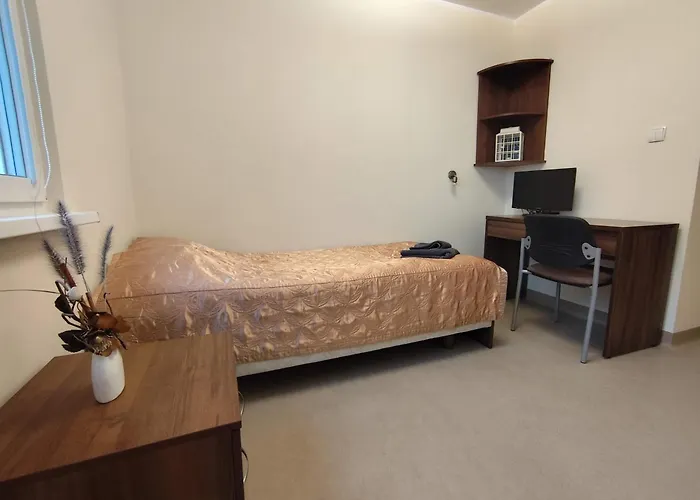 Dom Studencki Zbyszko ホステル *